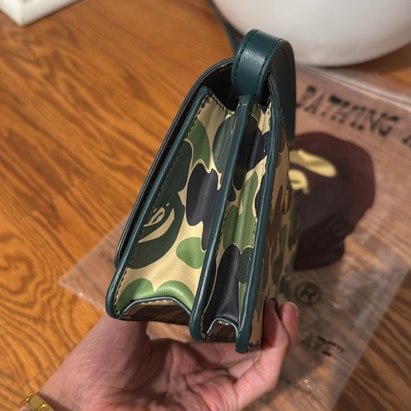 BATHING BAPE camo crossbody - Picture 5 of 9